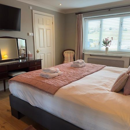 Vast, Elegant Home With Indoor Pool & Sauna Near Popular Golf Course Kington  Eksteriør billede