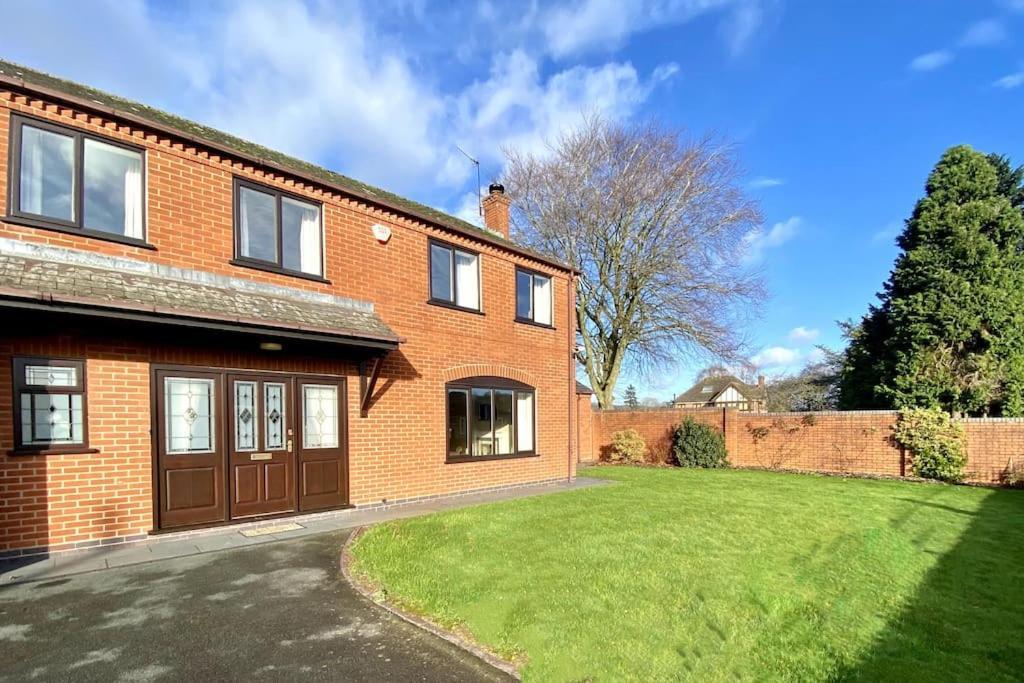 Vast, Elegant Home With Indoor Pool & Sauna Near Popular Golf Course Kington  Eksteriør billede