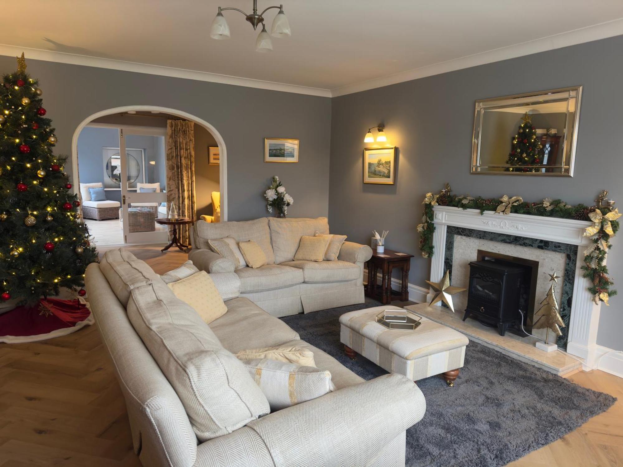 Vast, Elegant Home With Indoor Pool & Sauna Near Popular Golf Course Kington  Eksteriør billede