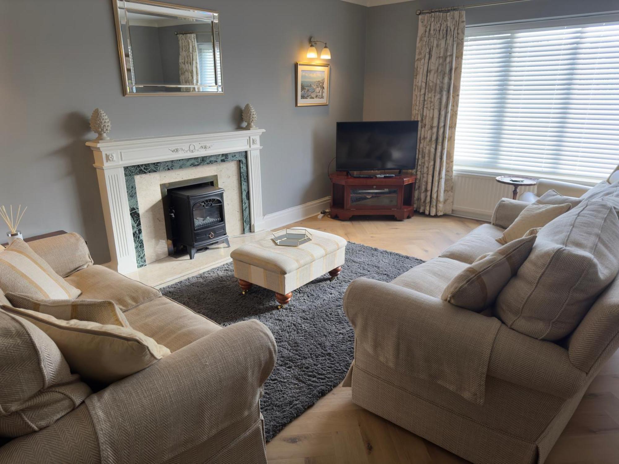 Vast, Elegant Home With Indoor Pool & Sauna Near Popular Golf Course Kington  Eksteriør billede