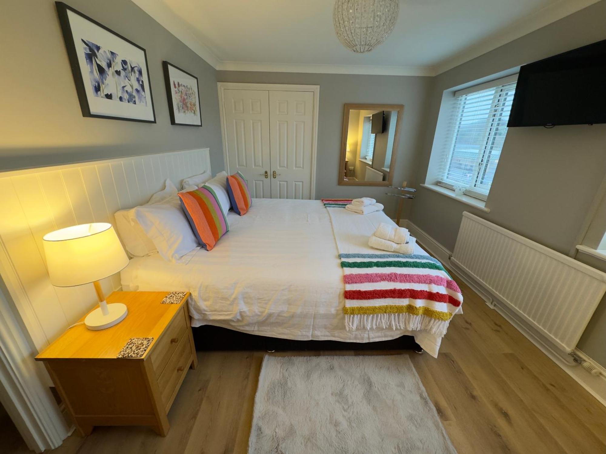 Vast, Elegant Home With Indoor Pool & Sauna Near Popular Golf Course Kington  Eksteriør billede