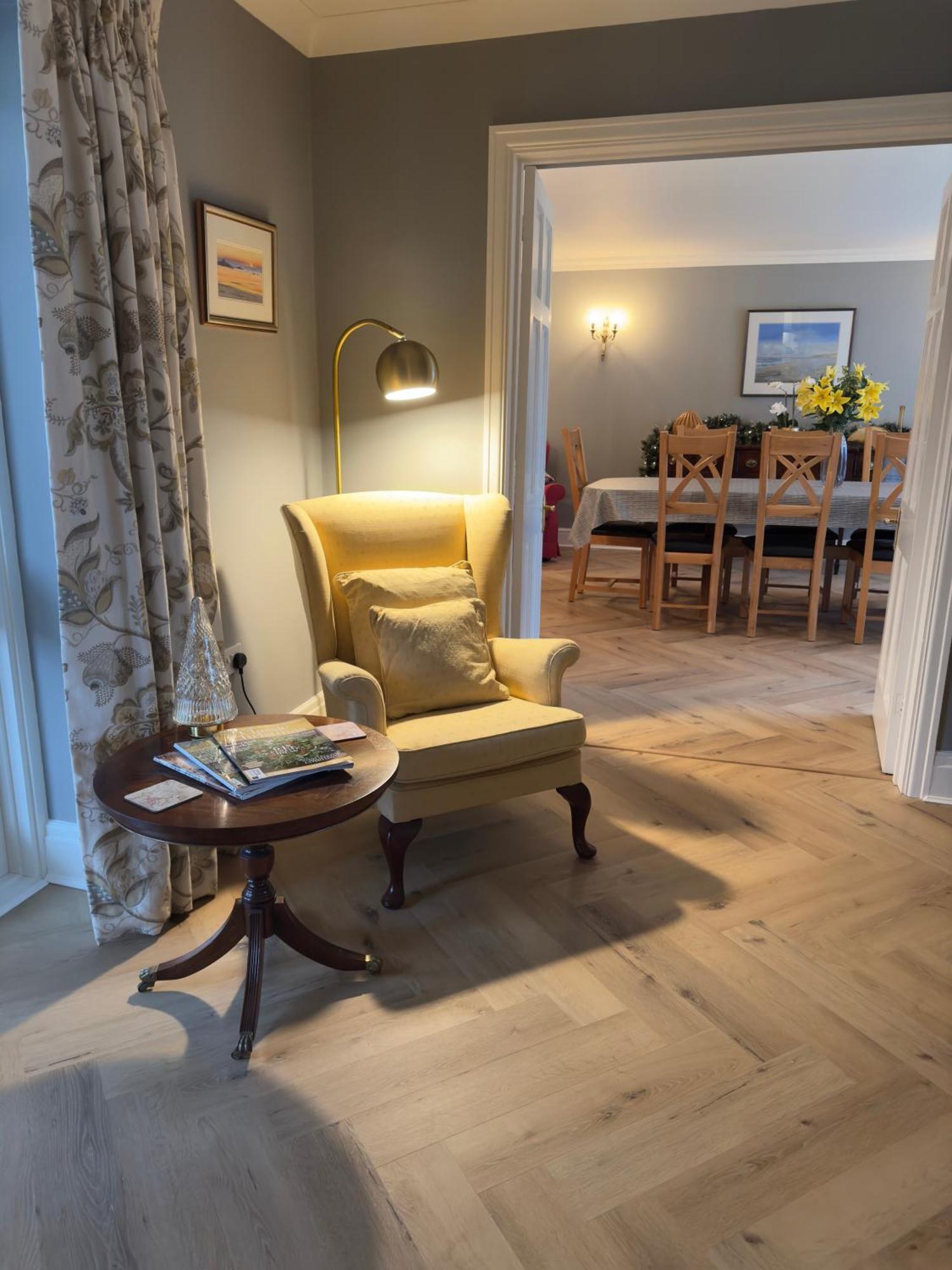 Vast, Elegant Home With Indoor Pool & Sauna Near Popular Golf Course Kington  Eksteriør billede