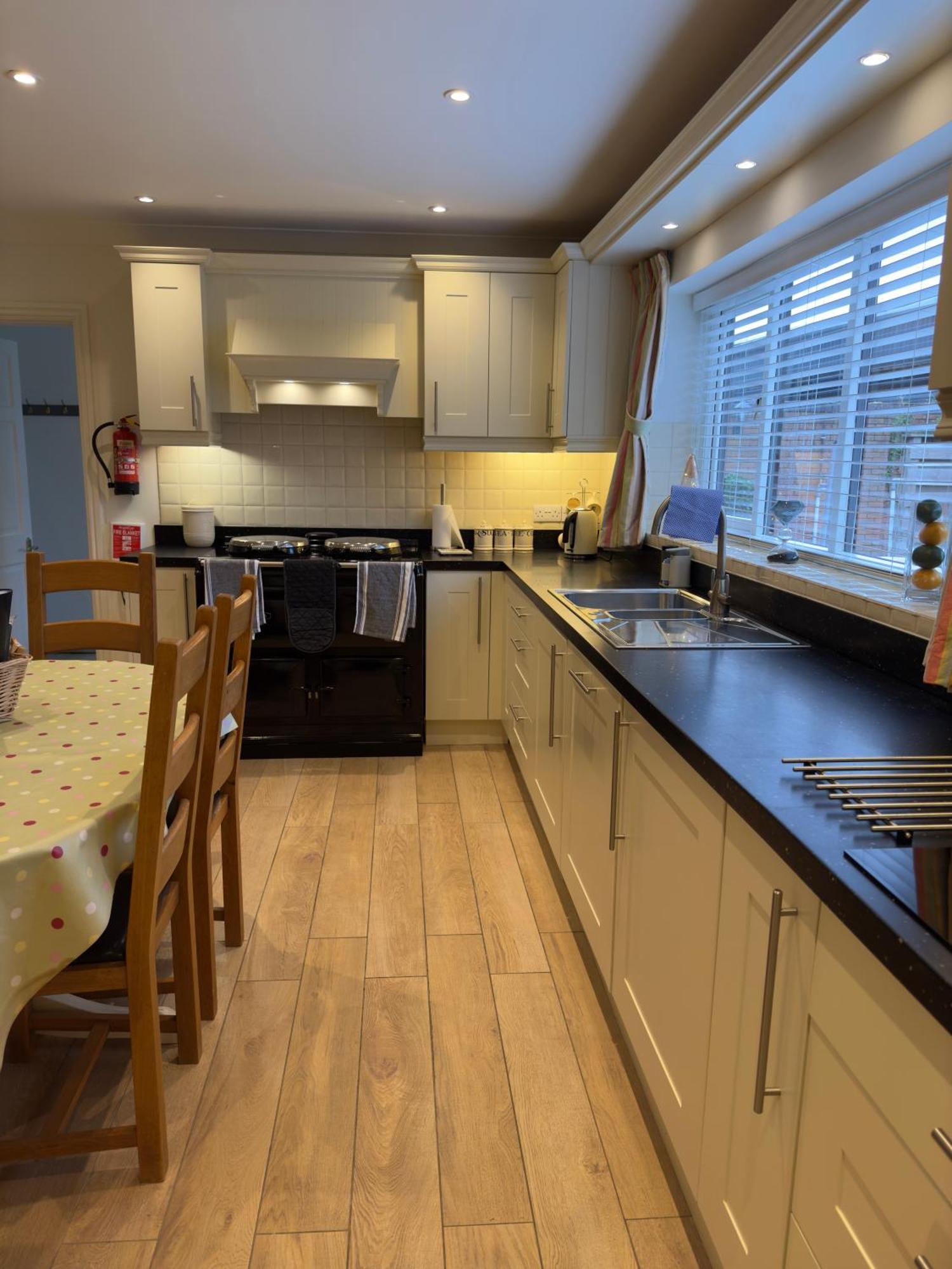 Vast, Elegant Home With Indoor Pool & Sauna Near Popular Golf Course Kington  Eksteriør billede